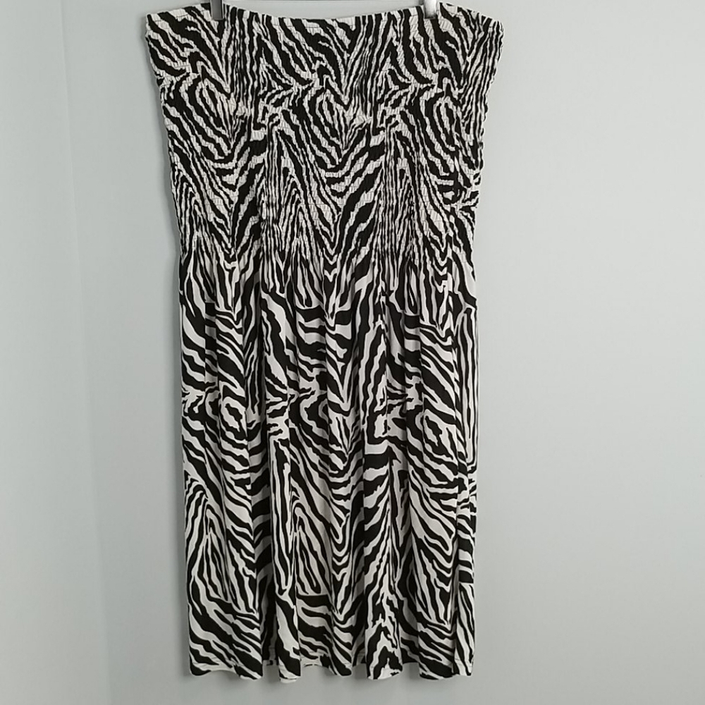Jamie Nicole 4x black & white smocked dress